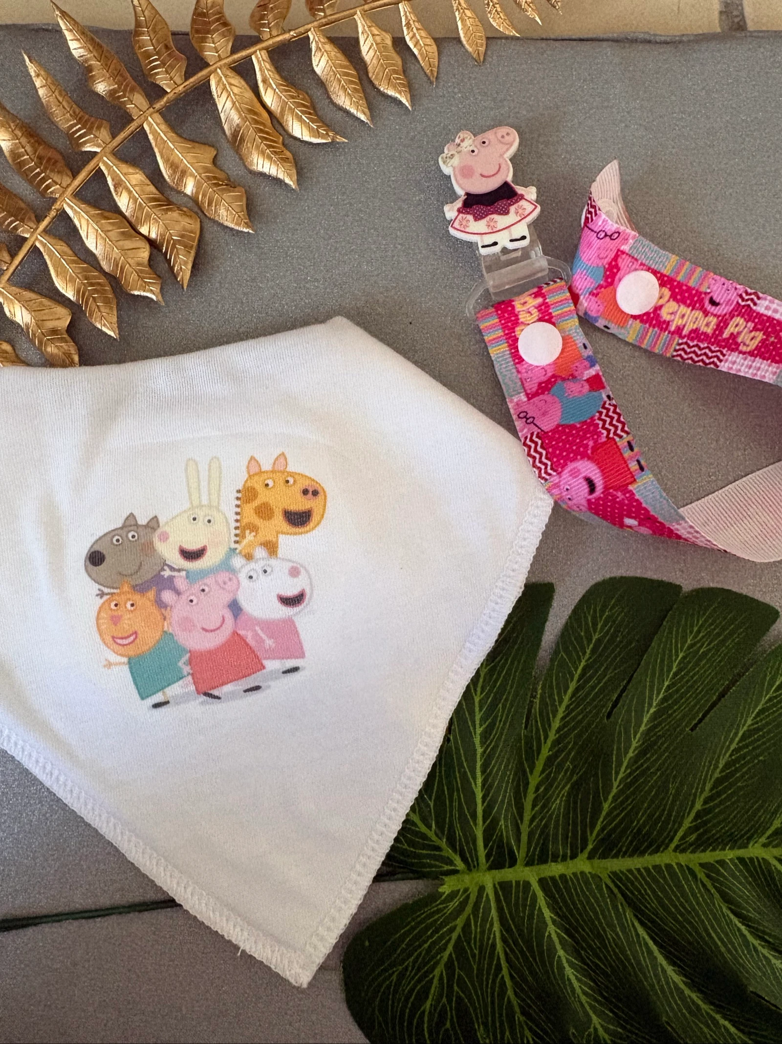 Ensemble bébé Peppa Pig – Bavoir + attache tétine